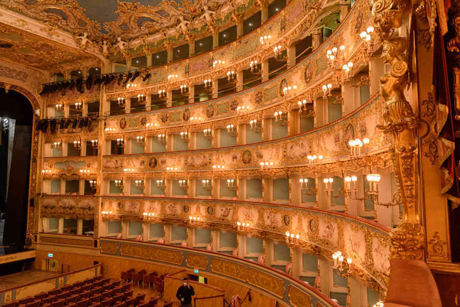 Italia - Venecia 138 - teatro La Fenice.jpg